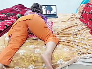 Sexy Pakistani girl gets naughty on cam after breakup